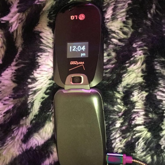 Verizon LG flip phone - Picture 3 of 3
